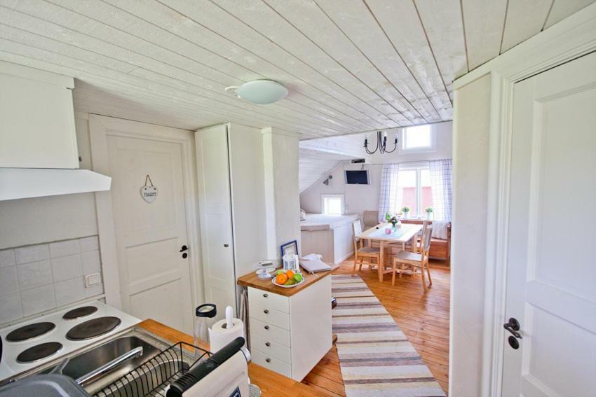Broby Bed & Breakfast 뉘셰핑 외부 사진