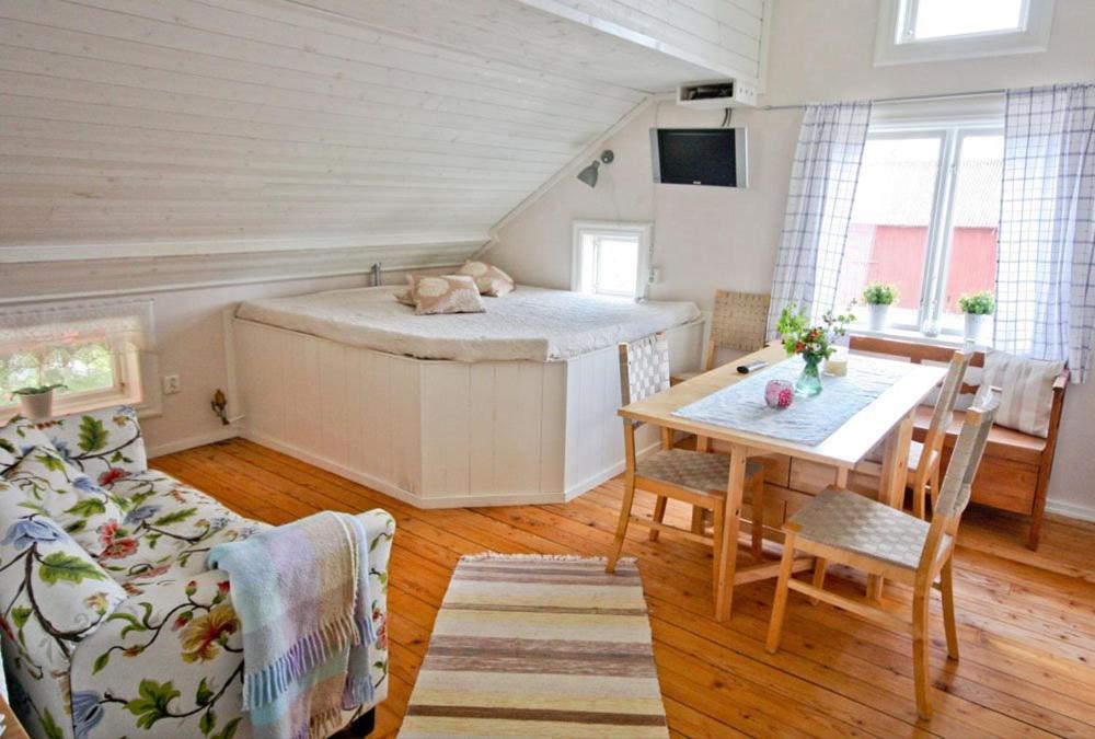 Broby Bed & Breakfast 뉘셰핑 외부 사진